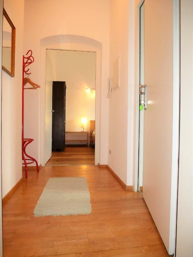 Lovely, Central Apartment With Balcony Инсбрук Екстериор снимка