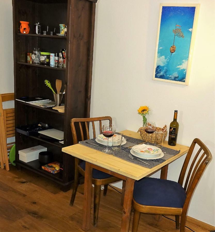 Lovely, Central Apartment With Balcony Инсбрук Екстериор снимка