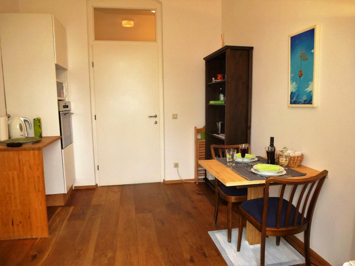 Lovely, Central Apartment With Balcony Инсбрук Екстериор снимка